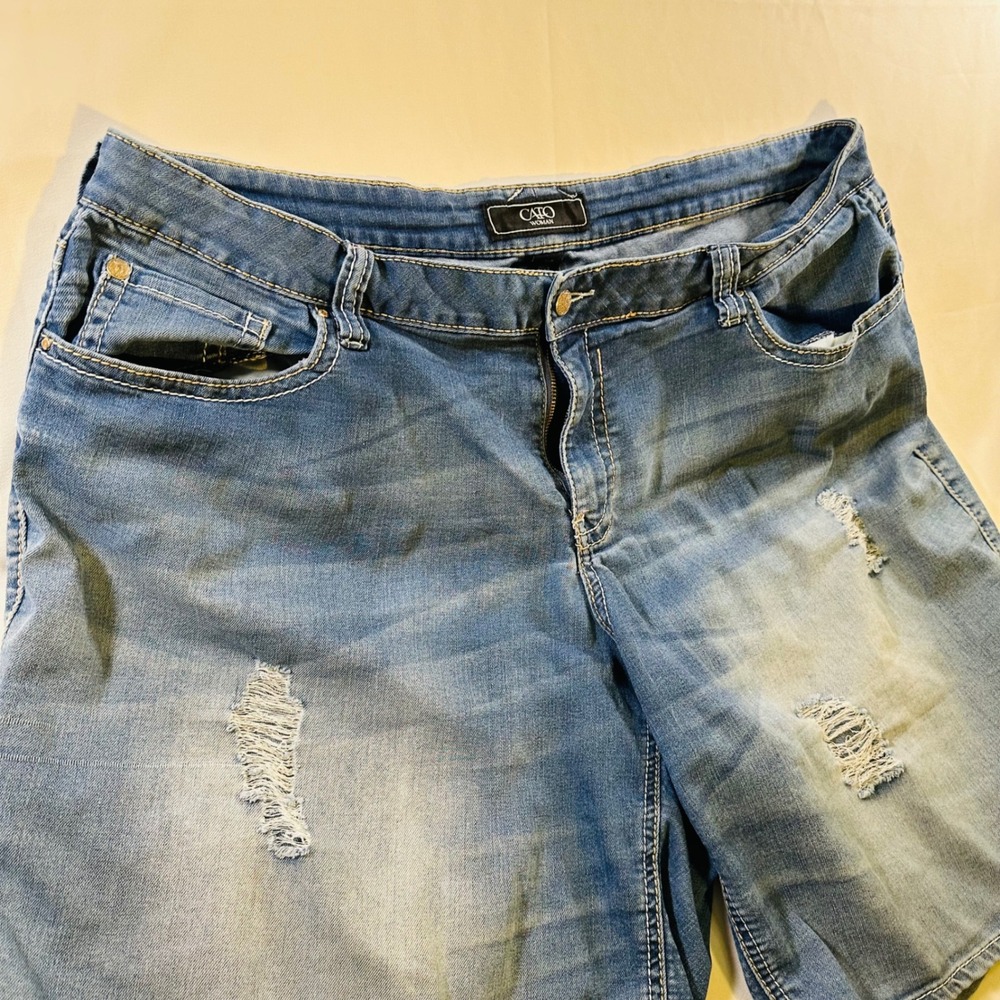 Cato Woman Weathered Jean Shorts Button Zipper Five Pocket 22W - Picture 2 of 5
